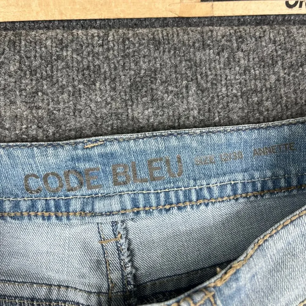 Code Bleu Capri Jeans Womens Size 12 Blue Stretch Light Wash Embellished Annette